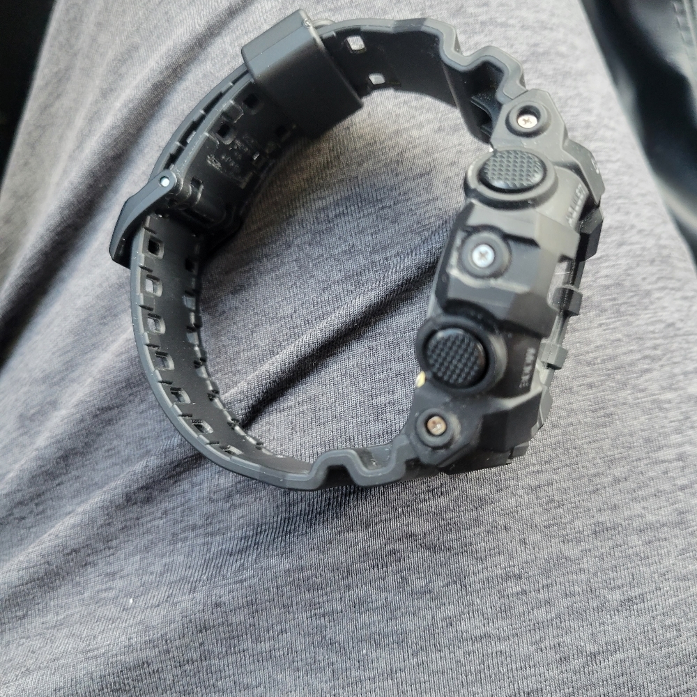 Black Casio G-Shock - Picture 3 of 5